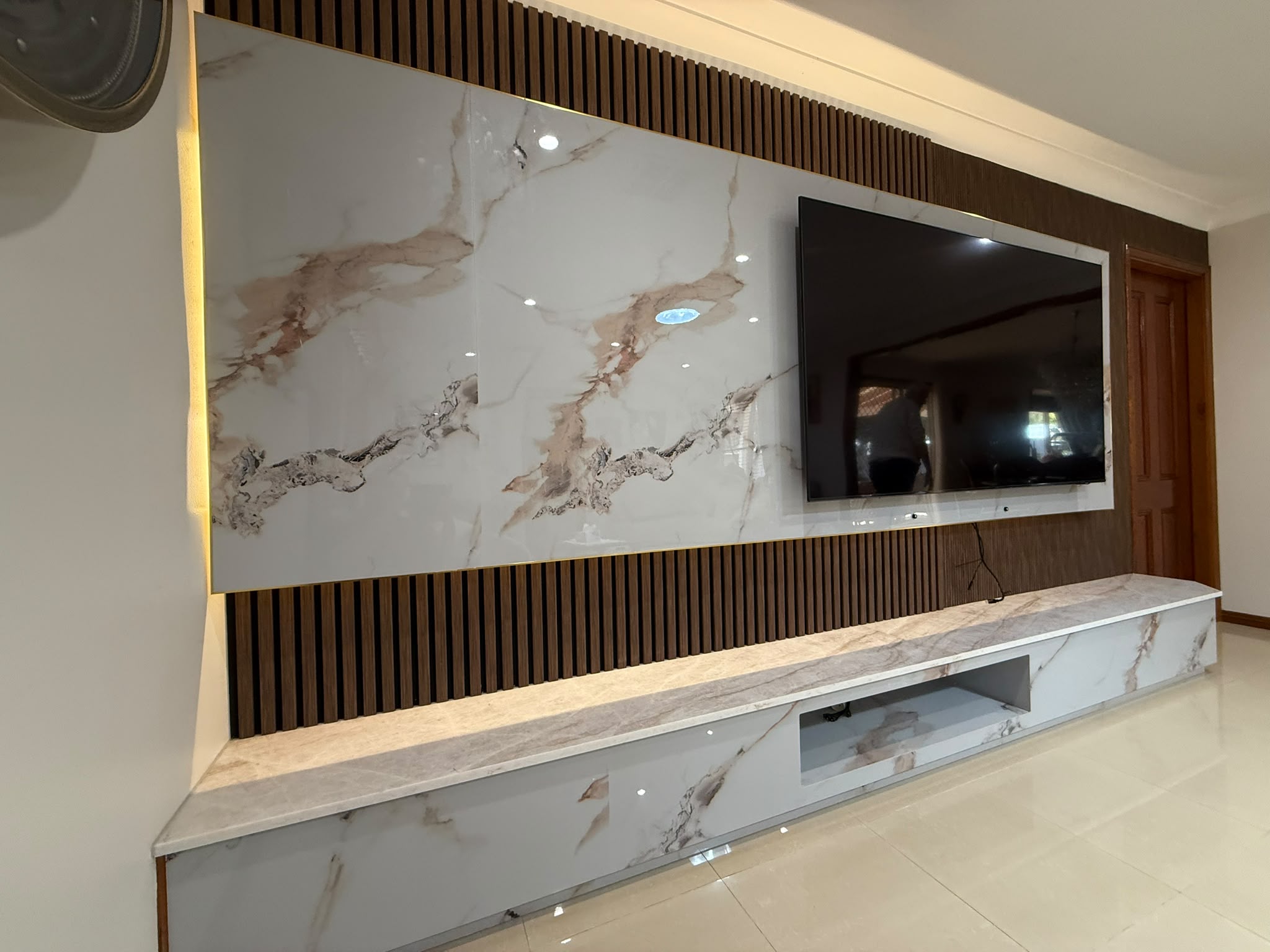 After Polished UV Marble Wall